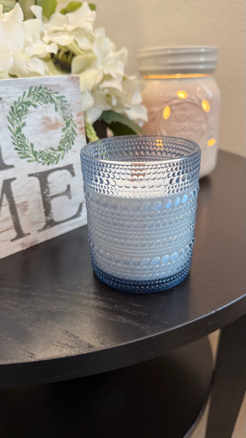 Vintage Lace 7.5 oz soy wax candle - clean scent