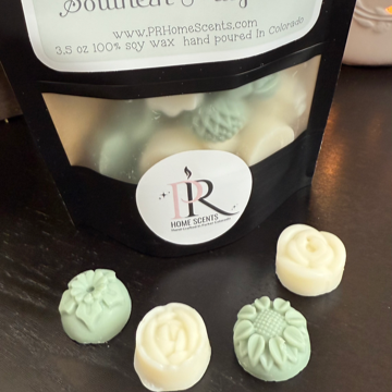 Hand-poured Wax Melt Duos with Sea Mist & Southern Magnolia scents. Natural soy wax, clean fragrance oils, flameless, long-lasting melts.

